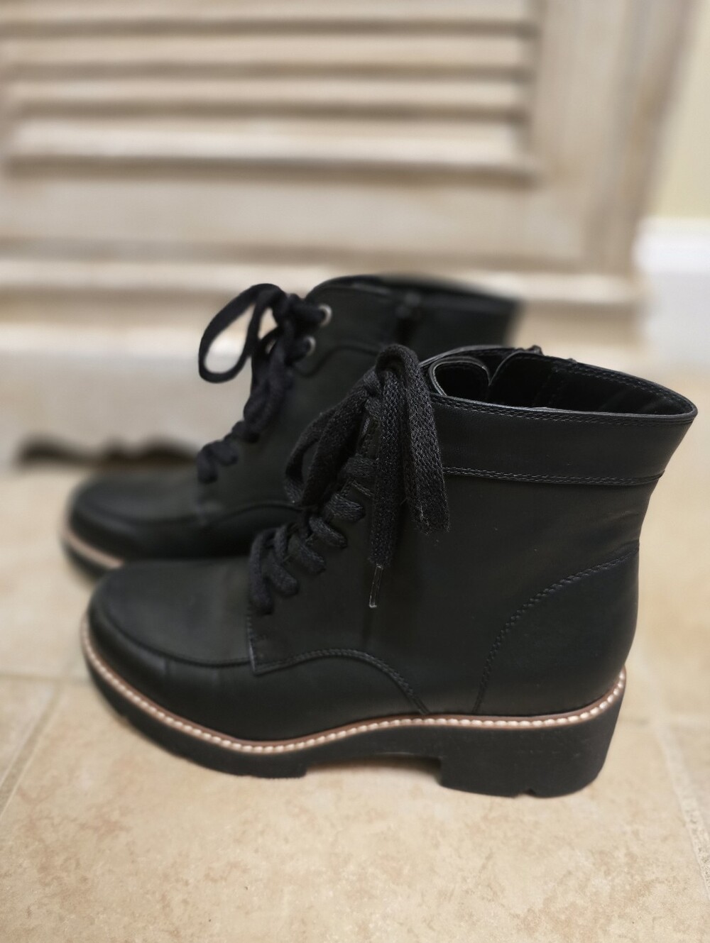 Naturalizer Black Leather Lace-Up Ankle Boots with Contrast Welt
